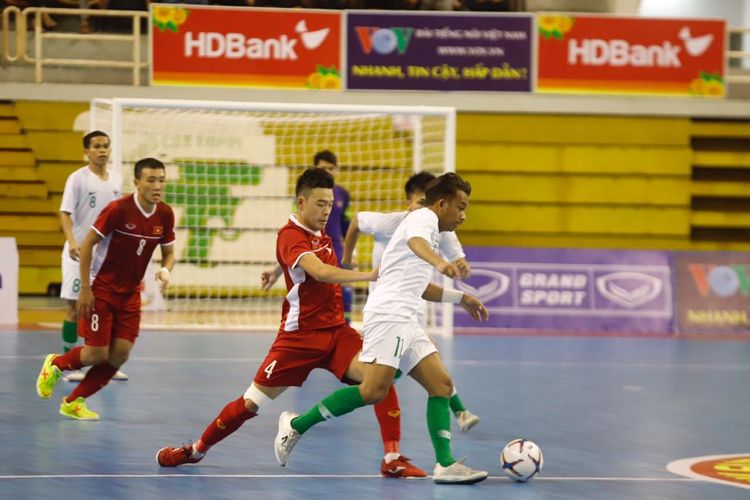 Ardiansyah Runtuboy mencoba melewati pemain Vietnam di ajang AFF Futsal Championship 2019.(Dok. FFI)